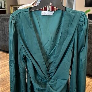 Petal & Pup Green Plunge Neck Puff Sleeve Dress nwot